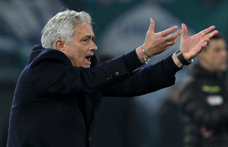 Roma "tradita" da Mourinho: firma coi rivali in Serie A