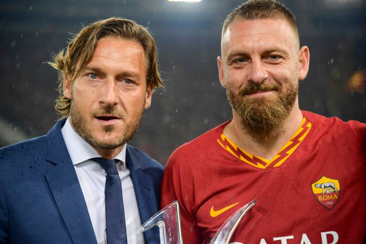 Totti, reunion in campo: la foto fa impazzire i tifosi