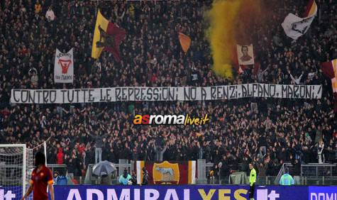 Roma-Sampdoria striscione Curva Sud stemma