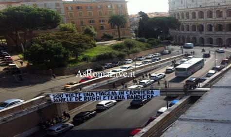 Striscione De Rossi