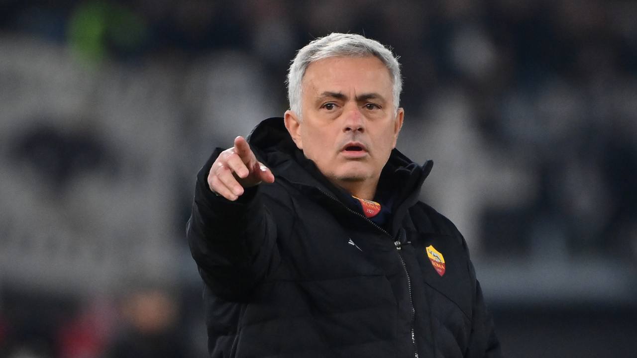 Roma Spavento Tommaso curva Mourinho