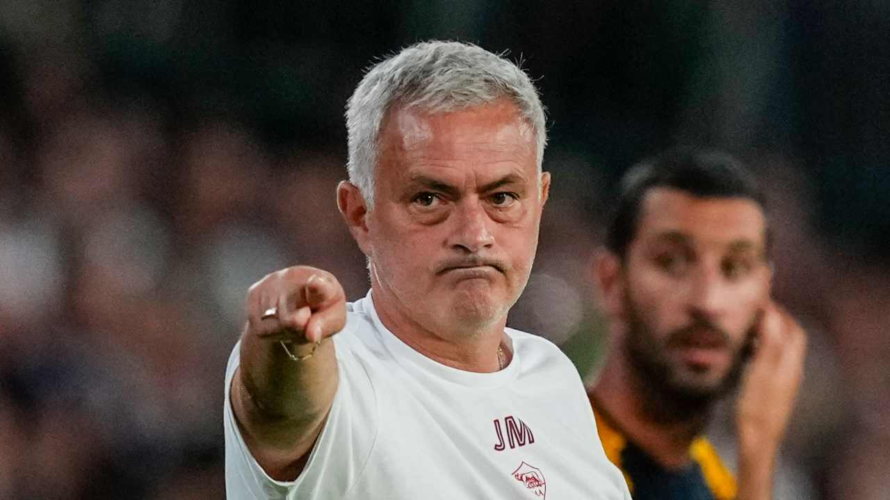 Verona-Roma, doppia assenza: Mou cambia ancora