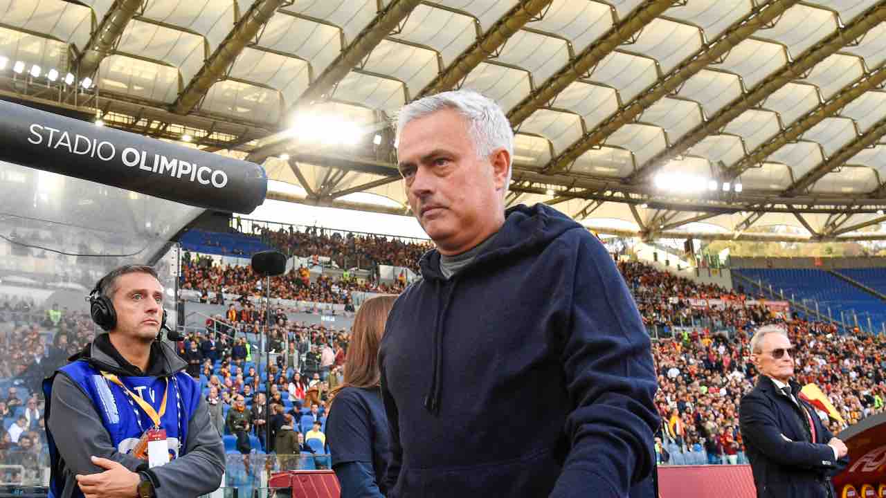 Calciomercato Roma, maxi proposta 😥 per Mou: assalto 💣 bianconero