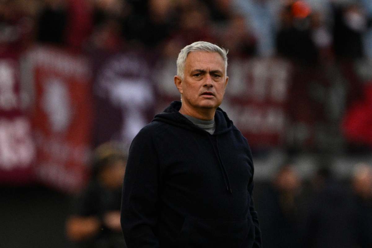 Ribaltone immediato e ufficiale, un traghettatore per Mourinho