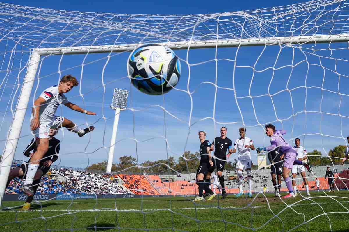 Insulti razzisti in campo, UFFICIALE: match sospeso, restano negli spogliatoi