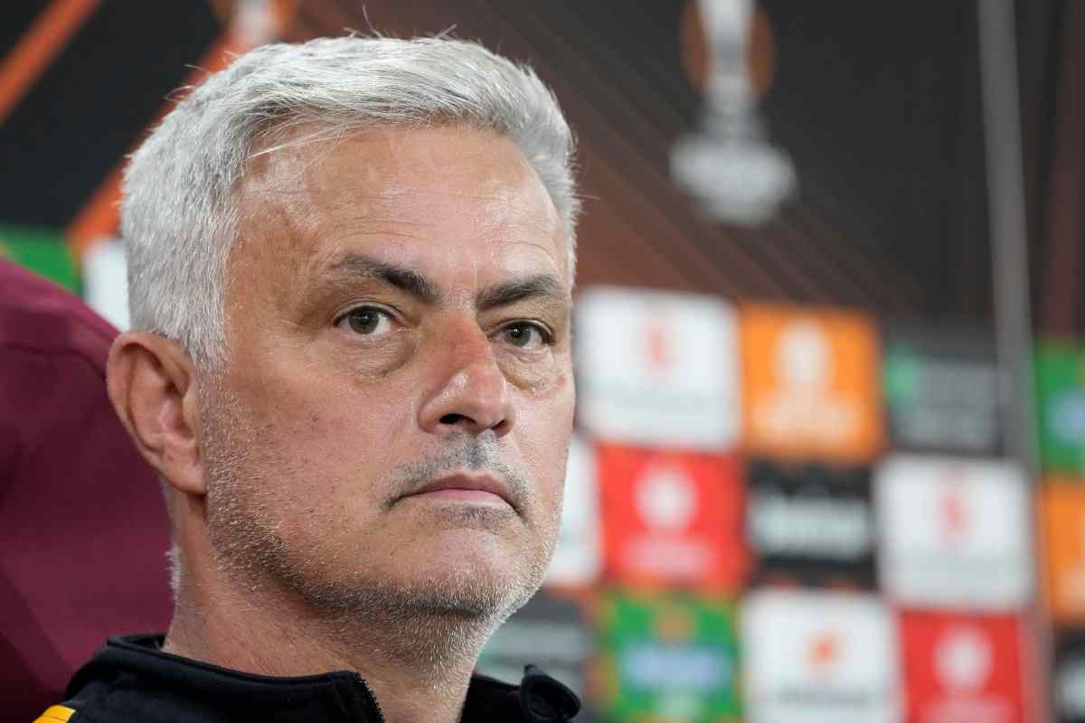 Mourinho allo scoperto, addio Roma e stoccata a Pinto: "Siamo in ritardo"