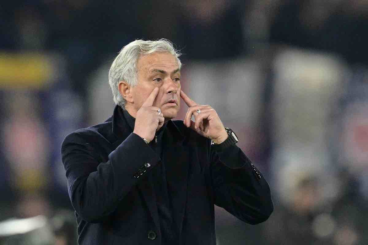 Mourinho è da solo: tripla assenza last minute per la Roma