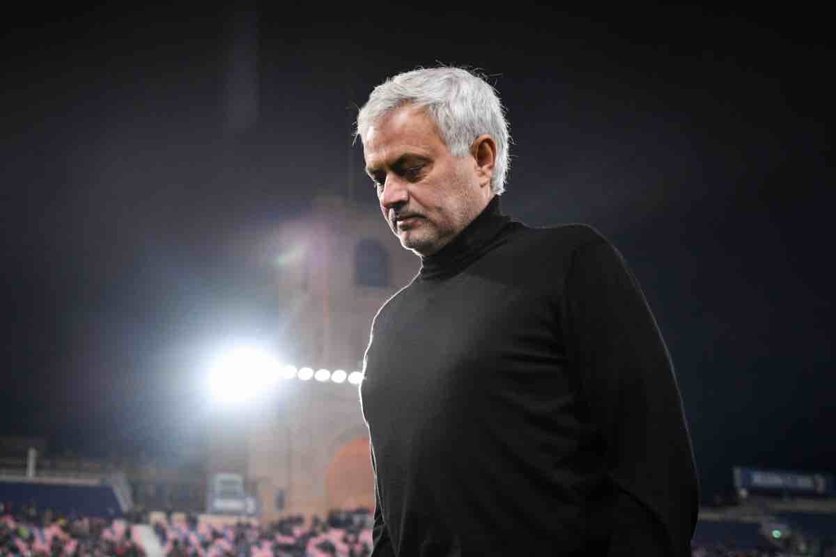 Mourinho è un martello silenzioso: il gesto prima di Bologna-Roma