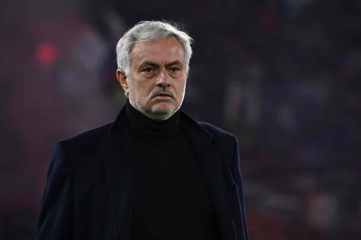 Calciomercato Roma, Mourinho semina indizi: cessione fragorosa