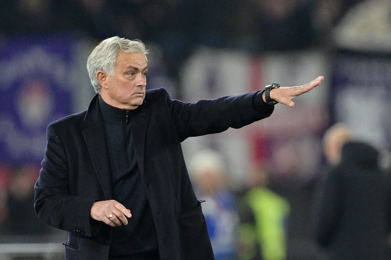 C'è la firma sotto l'albero: regalo di Natale per Mourinho