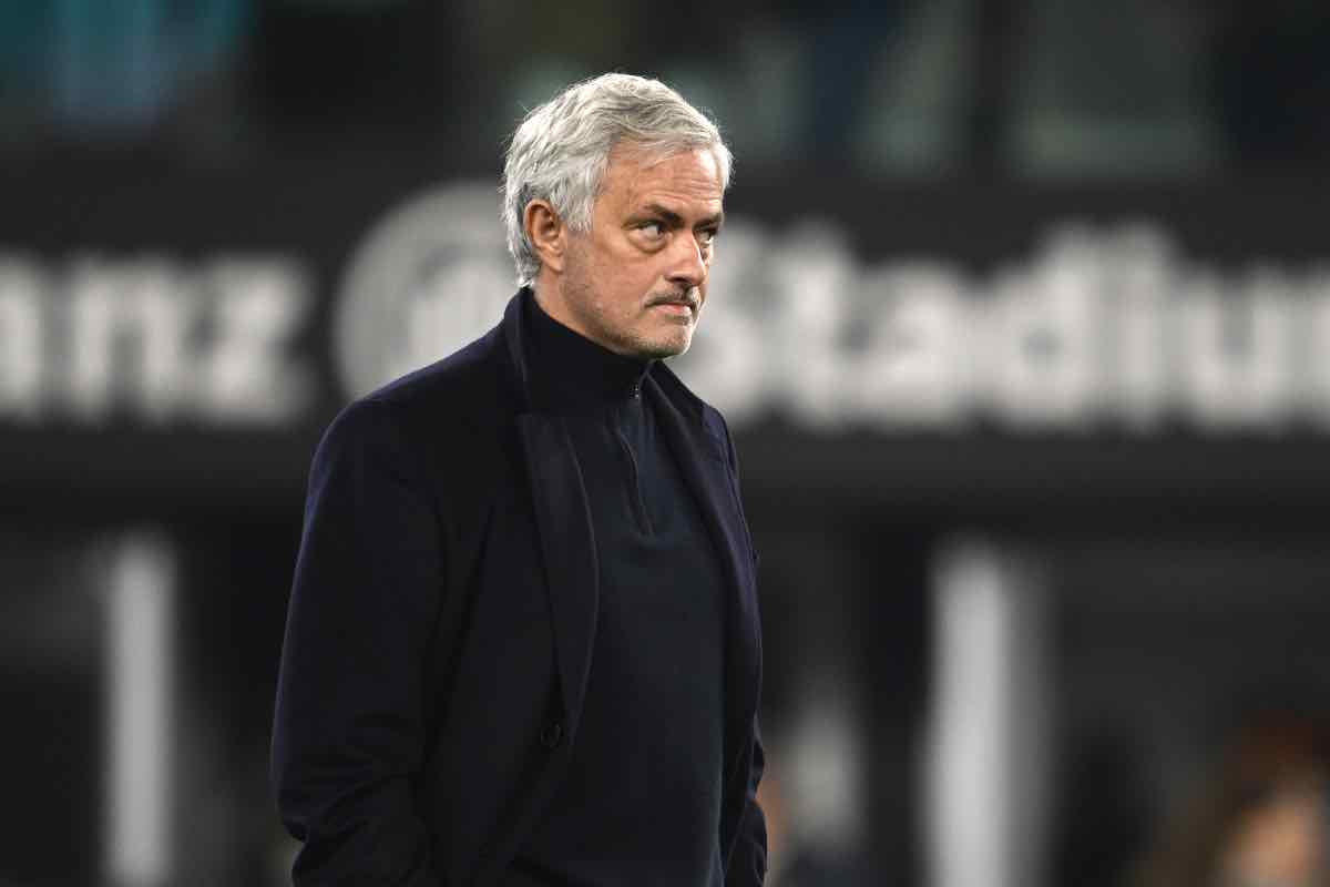 Milan-Roma, decisione clamorosa di Mou: escluso un titolarissimo