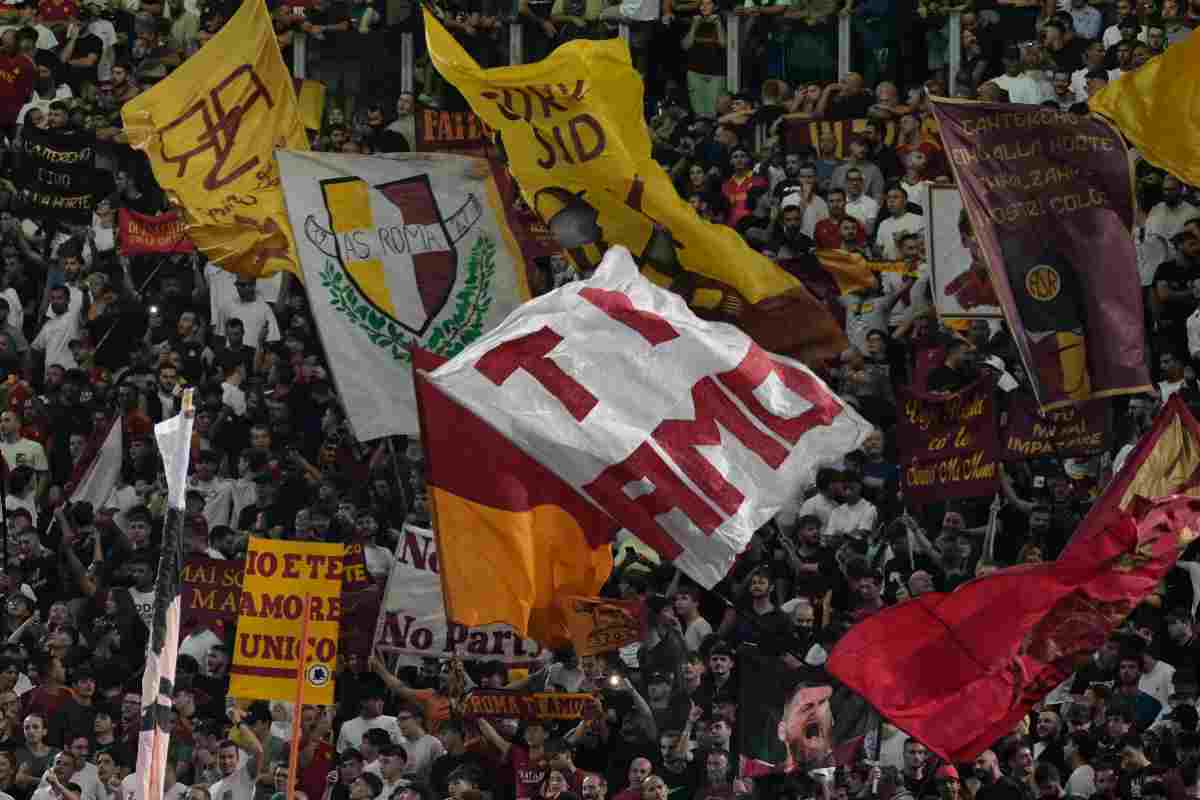 Lazio-Roma, alta tensione tra tifosi: è successo sugli spalti