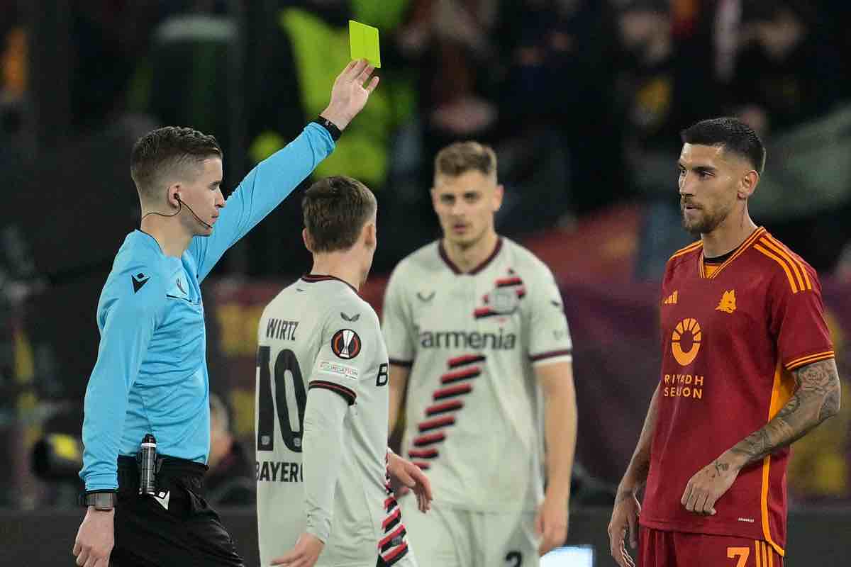 Roma-Bayer Leverkusen, arbitro bocciato: la moviola è 'rosso fuoco'