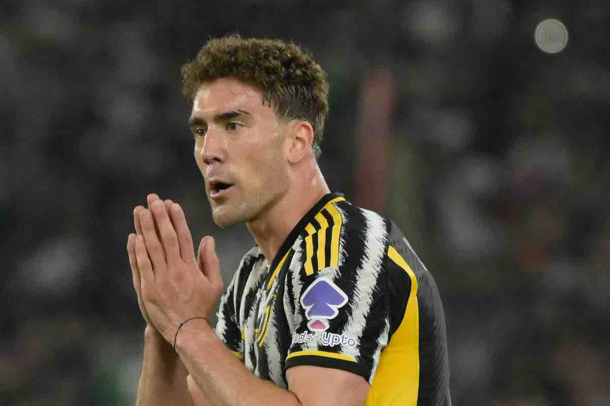 Vlahovic 'mandato via' dalla Juve: super scambio in Serie A