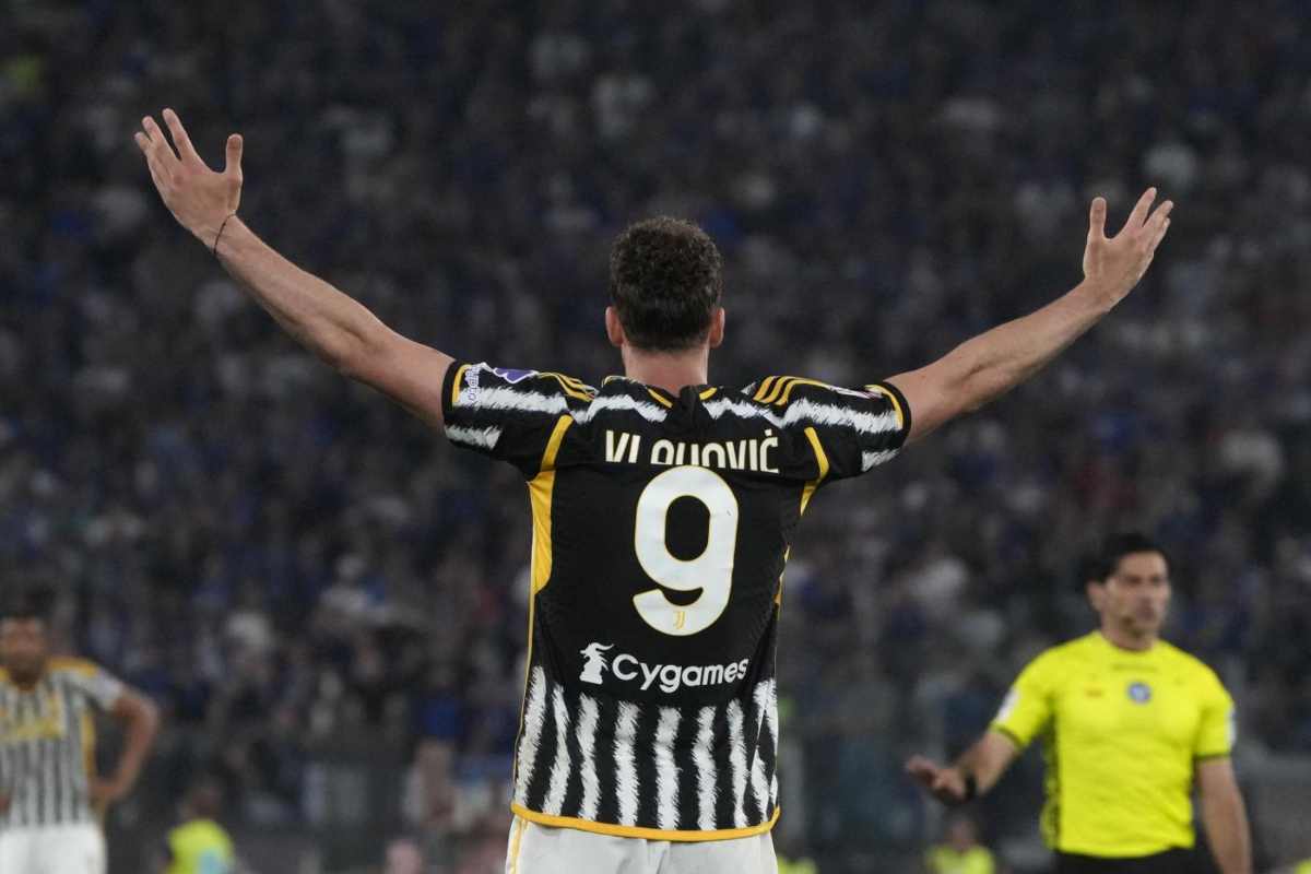 Vlahovic 'scambiato' con un altro bomber: Juventus choc