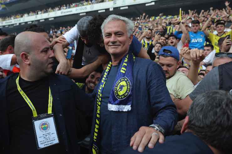 Mourinho cambia subito: le cifre sono inequivocabili