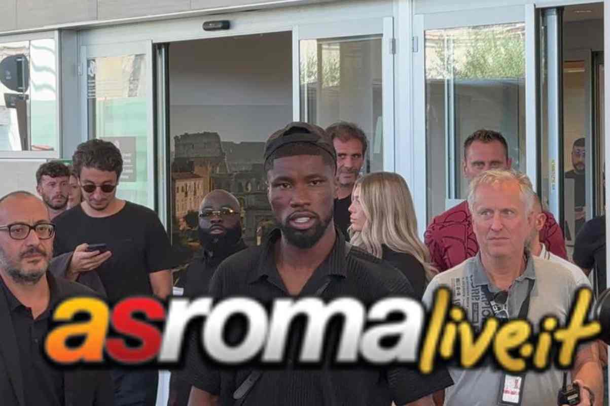 Roma, l'arrivo di Danso a Ciampino