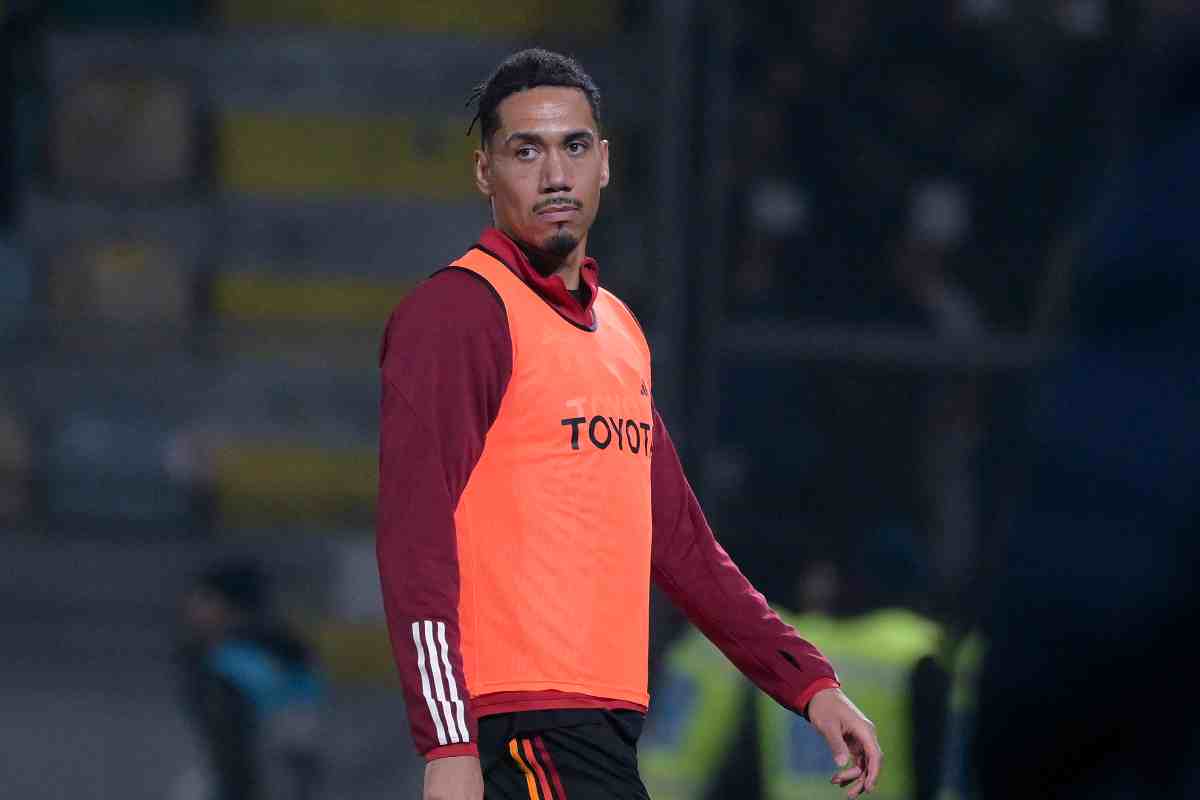 Calciomercato Roma, addio Smalling: hanno calato il tris