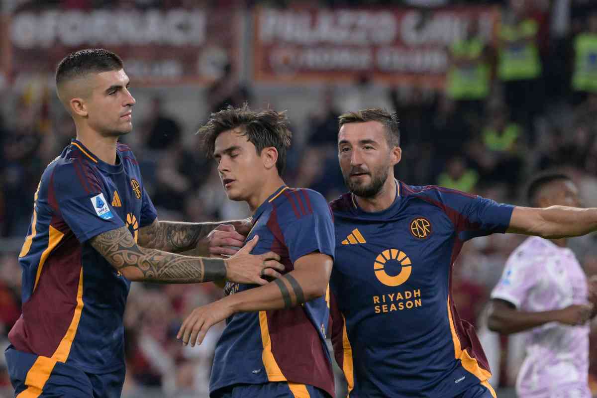 Roma sotto la Curva Sud dopo la vittoria: reazione di fuoco