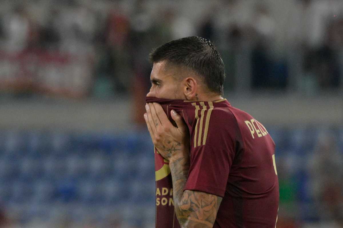 Scintille a Trigoria, scambio di battute tra pellegrini e i tifosi