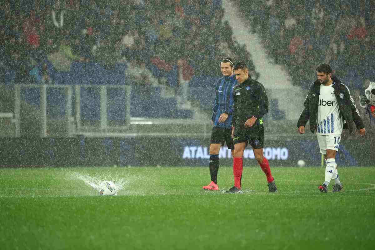 Il diluvio ritarda l'inizio di Atalanta-Como: nuovo orario UFFICIALE