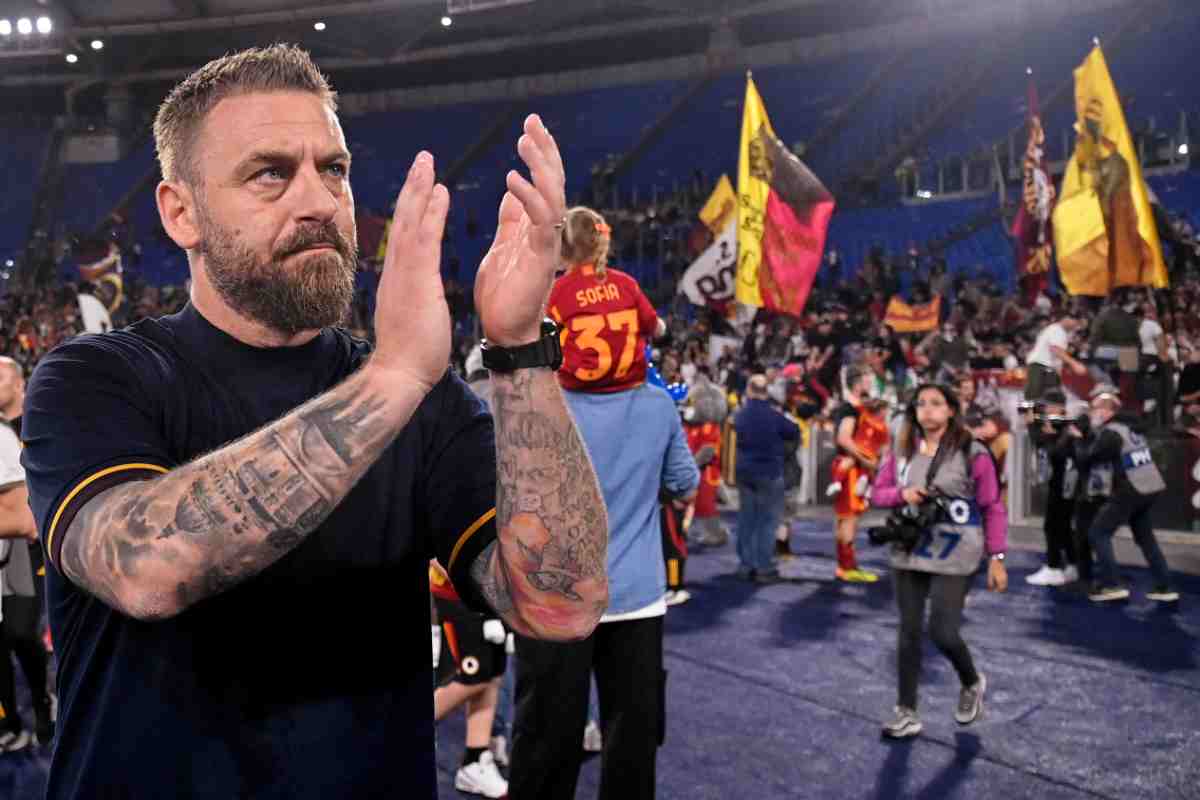 Roma, nuovo striscione per De Rossi