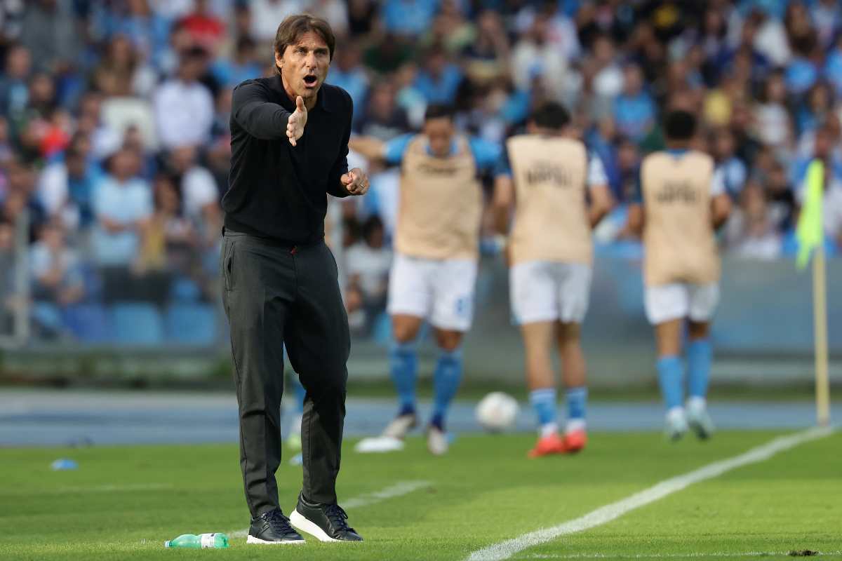 Antonio Conte, allenatore del Napoli sfida Roma e Milan