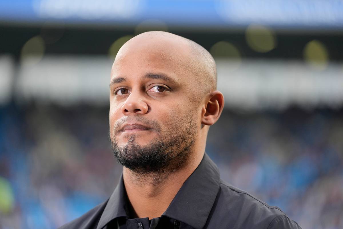 Kompany pensieroso 