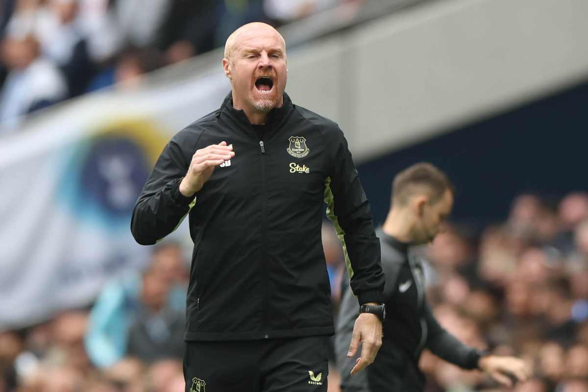 Sean Dyche resta all'Everton