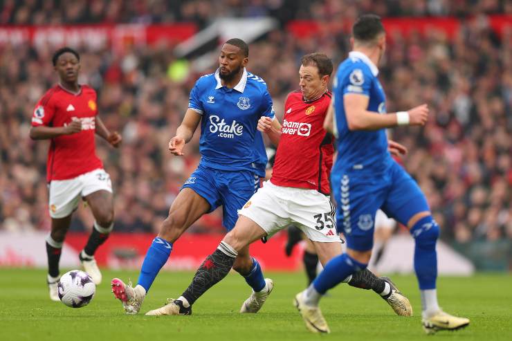 Beto con la maglia dell'Everton