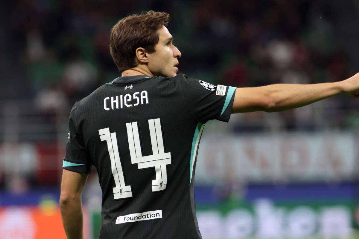 Federico Chiesa con la maglia del Liverpool