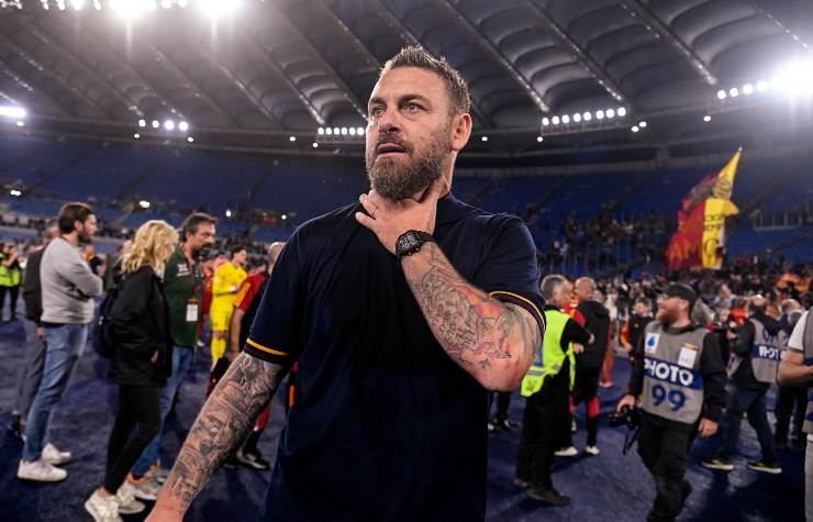 Daniele De Rossi sotto la Curva Sud