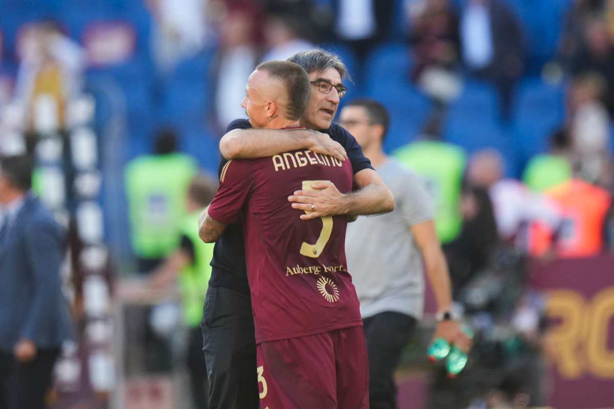 L'allenatore della Roma Ivan Juric abbraccia Angelino