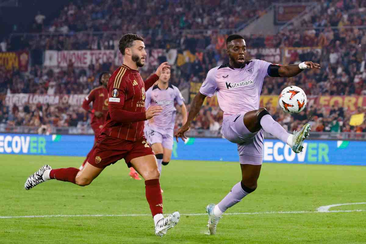 Mario Hermoso con la maglia della Roma