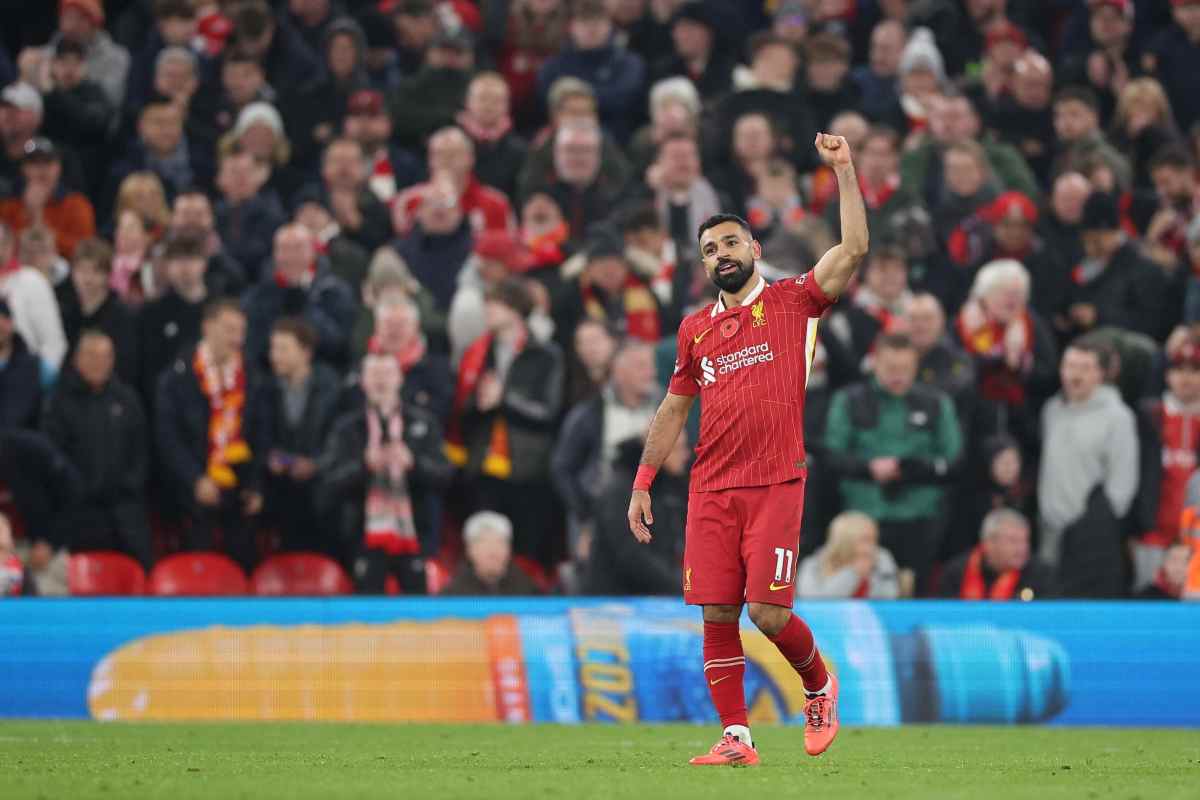 Salah saluta i tifosi del Liverpool 