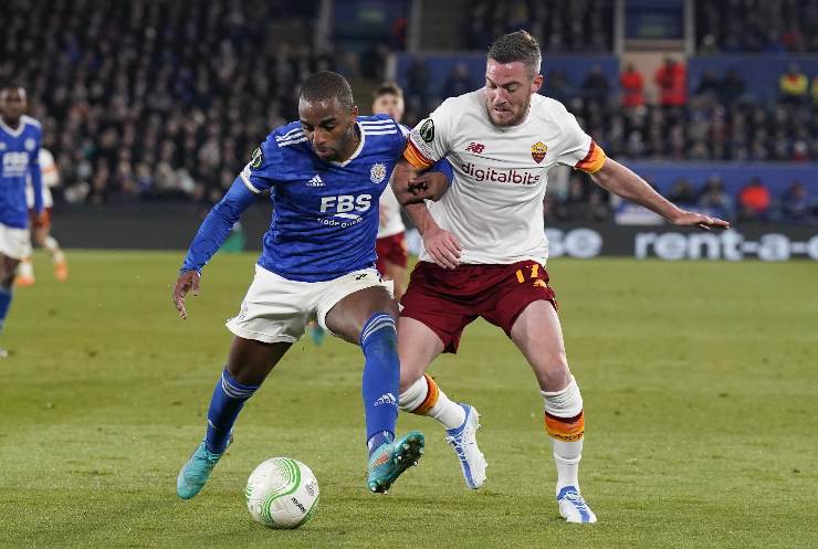 Ricardo Pereira in azione contro la Roma