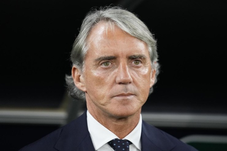 Roberto Mancini pensieroso