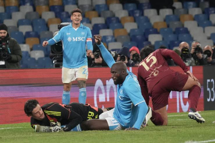 Svilar e Lukaku in uno scontro di gioco