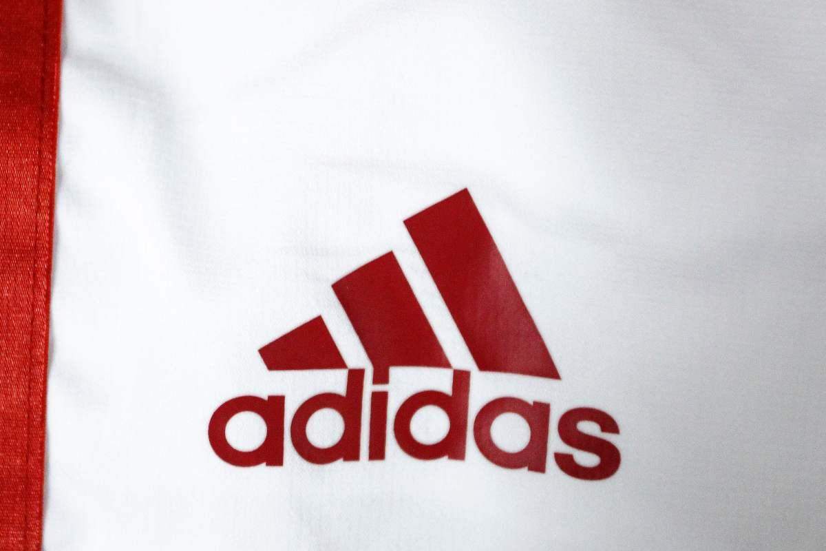 Logo Adidas