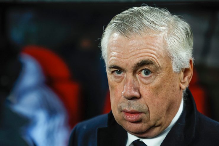 Carlo Ancelotti pensieroso