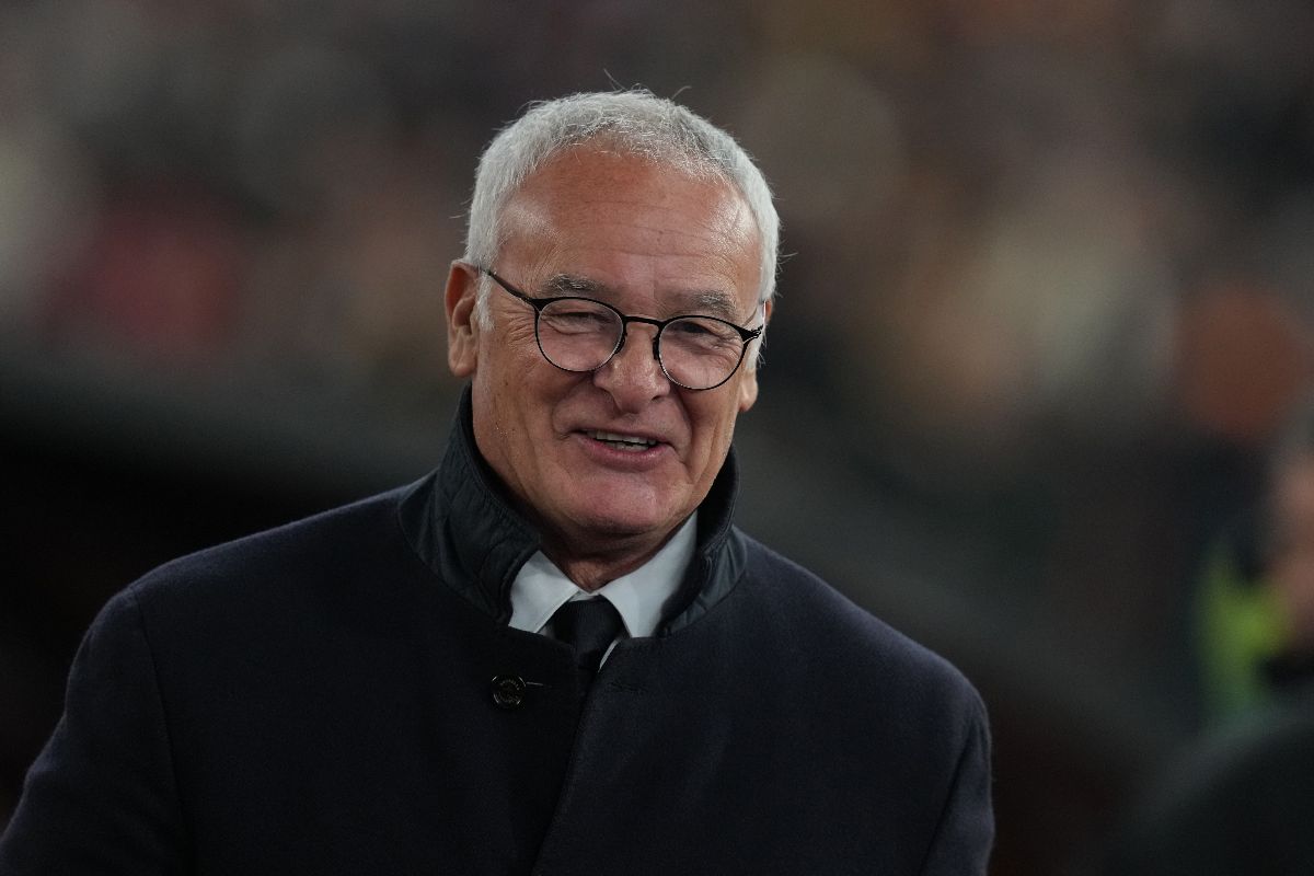 L'allenatore della Roma, Claudio Ranieri, sorride