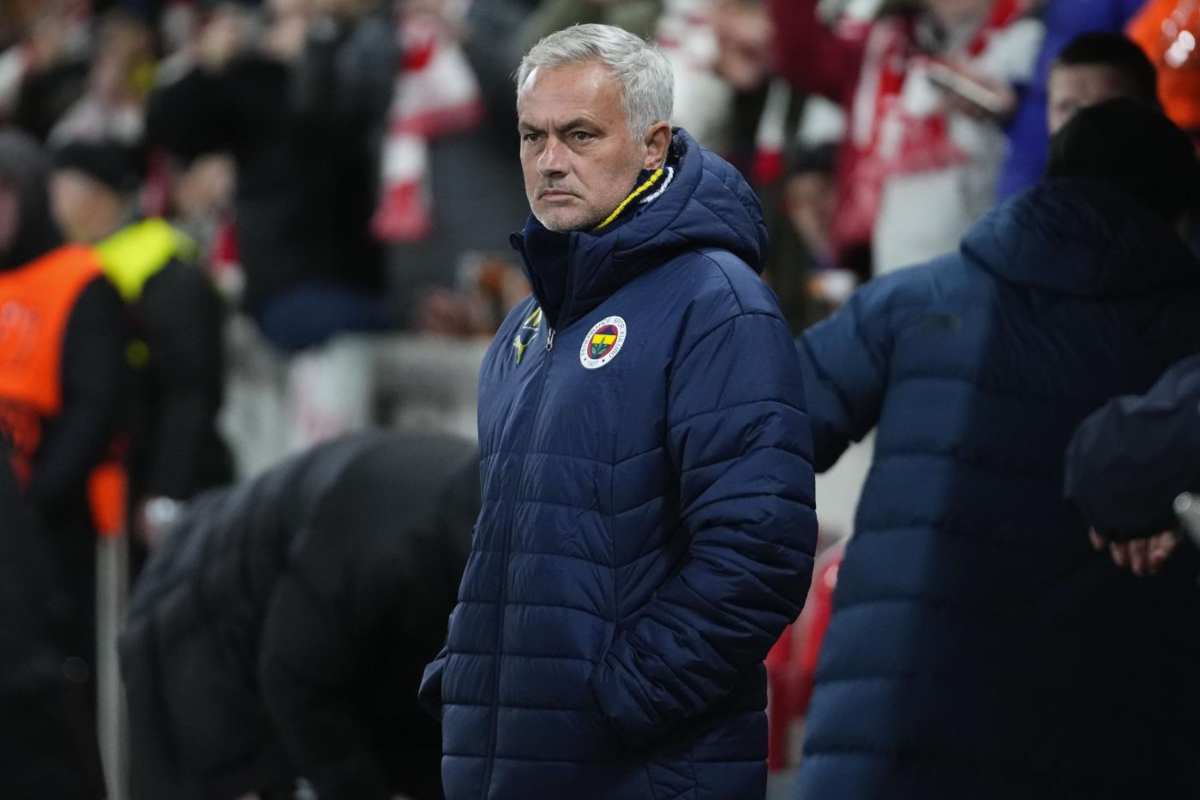 Jose Mourinho accigliato