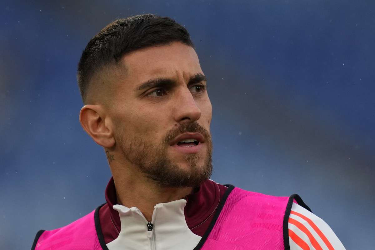 Lorenzo Pellegrini in una fase di riscaldamento