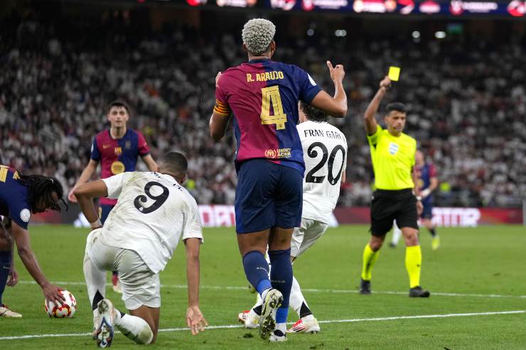 Araujo con la maglia del Barcellona