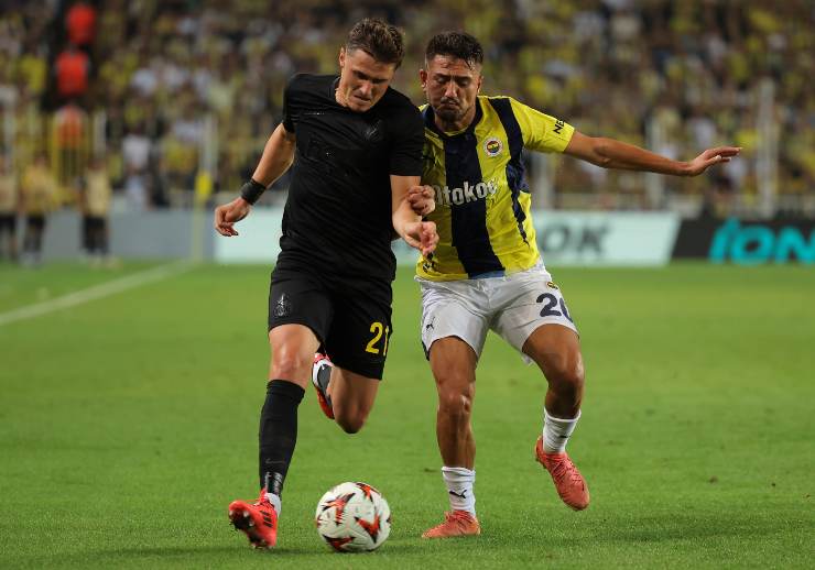 Cengiz Under con la maglia del Fenerbahce