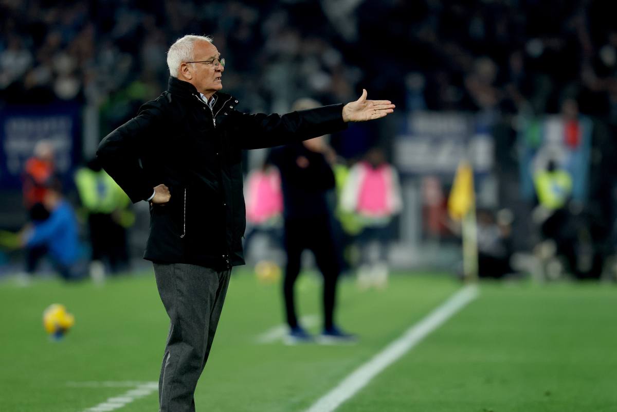 Claudio Ranieri dà indicazioni alla squadra