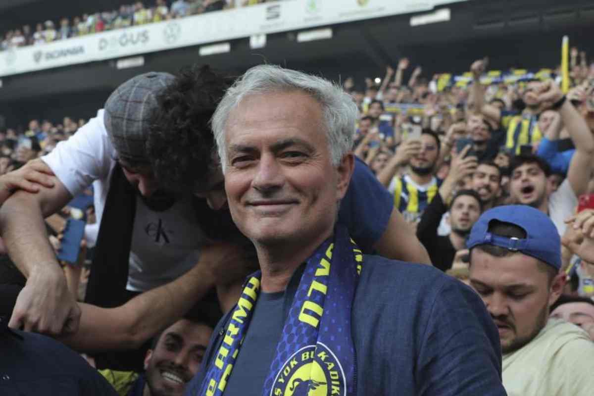 Jose Mourinho sorridente