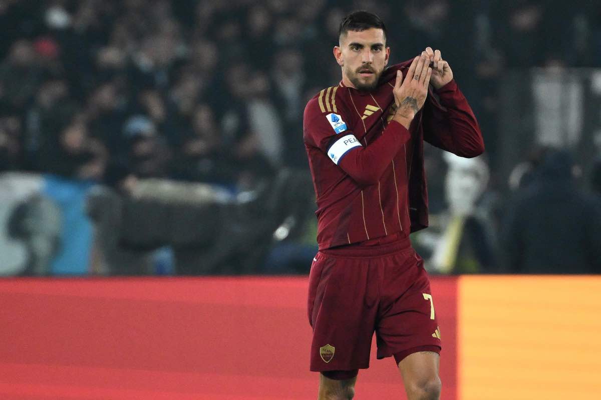 Lorenzo Pellegrini esulta nel derby