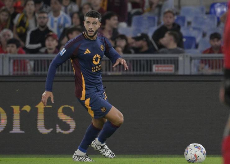 Mario Hermoso con la maglia della Roma